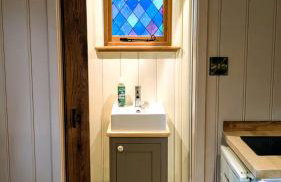 Luxury Shepherd Hut w Outdoor Bath at Powis Estate - Photo 38