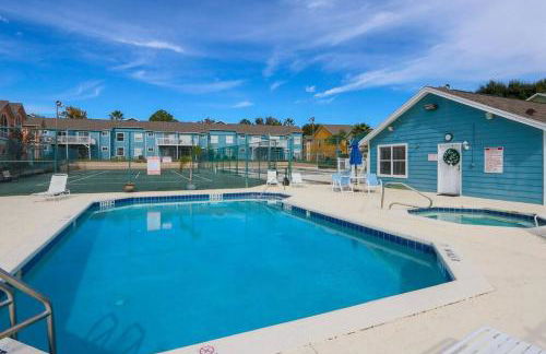 SPECTACULAR, NEW Professional Decor, Near Dis, NO Steps, Pool, Patio, LOW Rates! - Foto 73