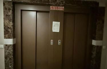 Enjoy the sun and pool in this fabulous apartment - Foto 30