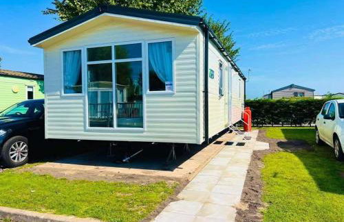 Trecco Bay - Sleeps 6 - Pet Friendly - Parking - Photo 1