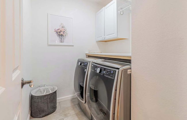 Vibrant Boho Family Home 3 Bed Pet Friendly UNR - Photo 13