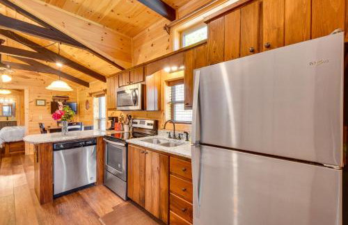 Waterfront Seneca Cabin about 4 Mi to Boat Launch! - Foto 10