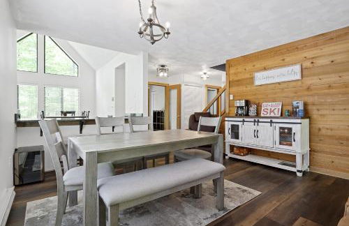 Charming Getaway l recently renovated l Hidden Valley l 4BR+3Bath l Hot Tub - Foto 18