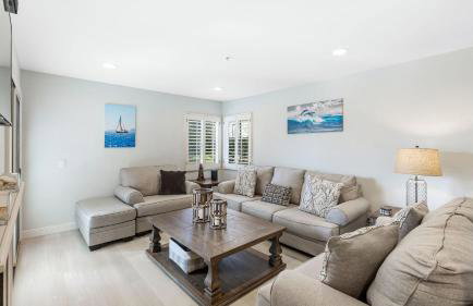 Walk to Beach Pool Hot Tub Private Patio Parking Seabreeze Retreat - Foto 7