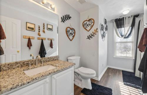 Elegant Retreat Spacious with Outdoor Fireplace - Foto 29