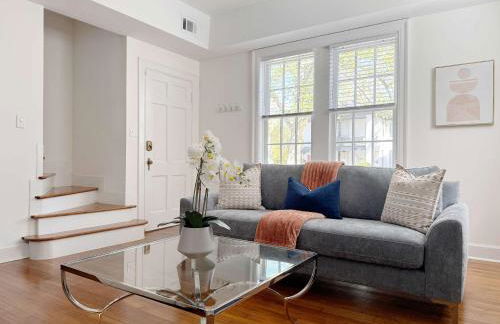 Classy 3-Story Downtown Apt - Great Location - Foto 44