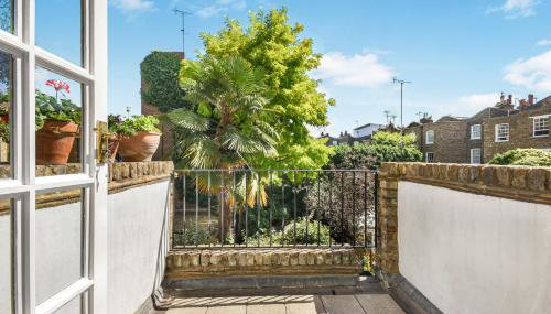 Lovely large 1 bed renovated flat w balcony & 600MB WiFi - Foto 3