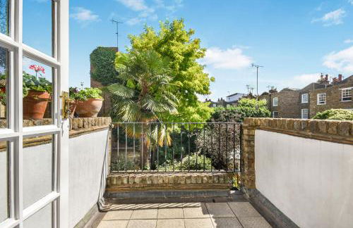 Lovely large 1 bed renovated flat w balcony & 600MB WiFi - Foto 3