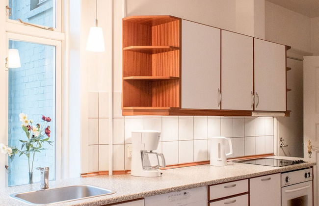 Sanders Boulevard - Smart 3-bdr Apt By the Canal - Photo 27