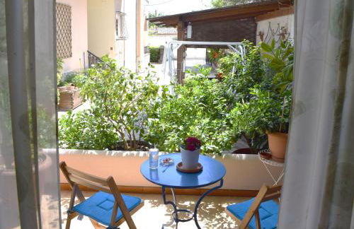 Violet Bedroom and Apartment - Photo 36