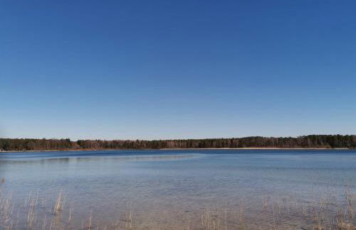 Bungalow nebst Wohnwagen für 4 bis 5 Personen in Nähe von See- und Tesla - Foto 1