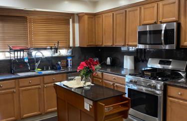 Luxury Oasis Home w/Pool Near CSUN-6 Guests - Foto 6