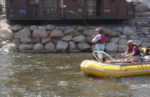 Riverfront condo with balcony, king bed STR#267 - Photo 25