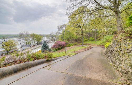 Watch the Sunrise at this Quaint Lake-View Cottage - Foto 31