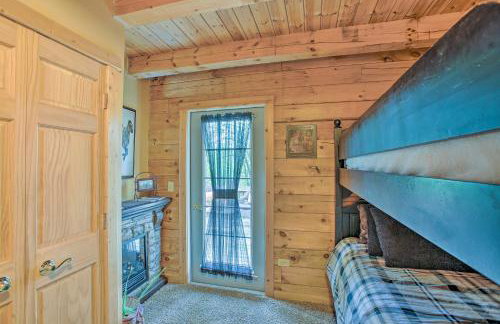 Resort Cabin with Fire Pit Golf, Hike and Play! - Foto 16