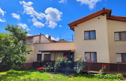 Casa Julio, bonita casa cómoda y espaciosa, totalmente reformada con terraza y jardin privado - Foto 3