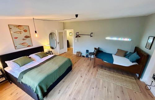 FeelsLikeHome - Urbane Altbauwohnung mit Dachterasse& Parkplatz - Foto 7