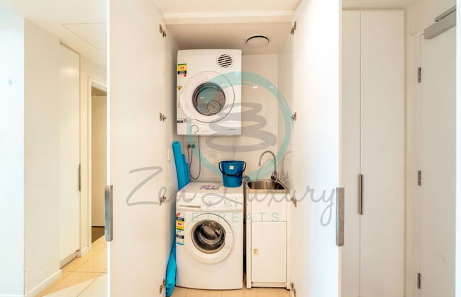 Waterfront Retreat Ocean Views Pool Balcony - Photo 18