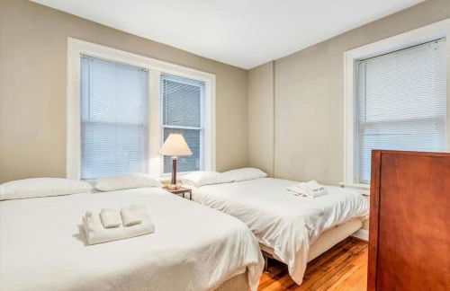 Tower Grove Getaway sleeps 8 - Foto 8