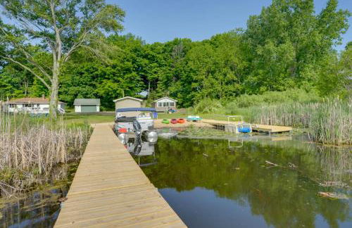 Lakefront Home in Hartford Hot Tub, Kayaks and Dock - Foto 33