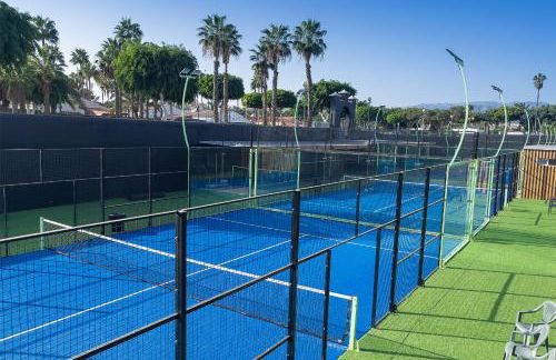 Modern Oasis with Sun & Style 3 Pools AC WiFi - Photo 31