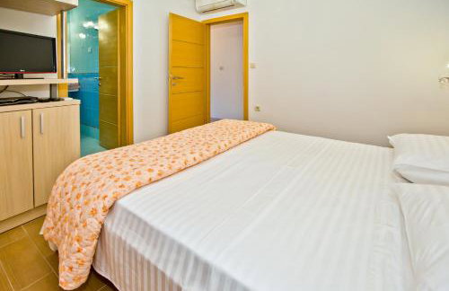 Island Hvar Seaside Villa Levanda with Beach, Pool & Seaview - Photo 59