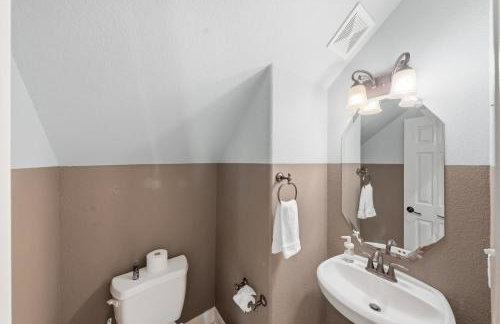 Cozy 4bdrm 3bath Home in The Woodlands - Photo 26