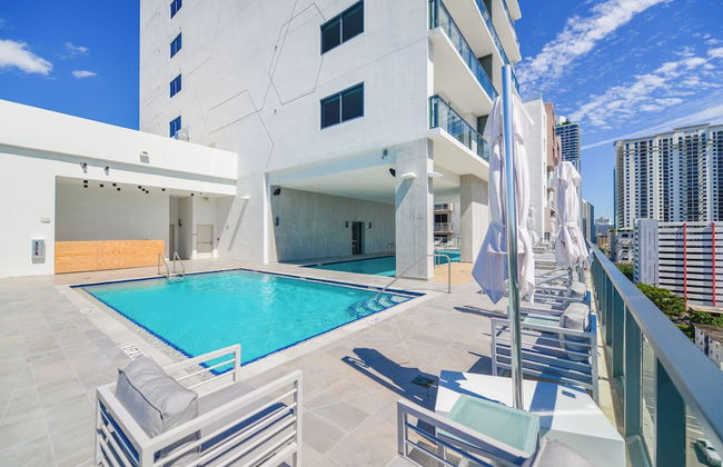 Luxury 3BR with Private Rooftop - Photo 25