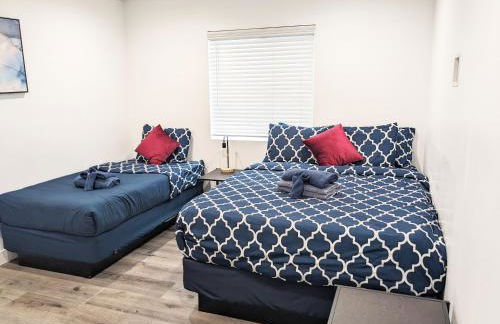 Wonderful 3 Bedroom Home Perfect for Getaway - Photo 25