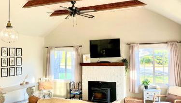 Waddle on Inn- Hot Tub, Pet Friendly, Fully Fenced, 5 Blocks to Beach! - Foto 3
