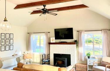 Waddle on Inn- Hot Tub, Pet Friendly, Fully Fenced, 5 Blocks to Beach! - Foto 3
