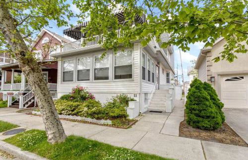 5BR 3BA Family Retreat 2 Blocks from Beach - Foto 16