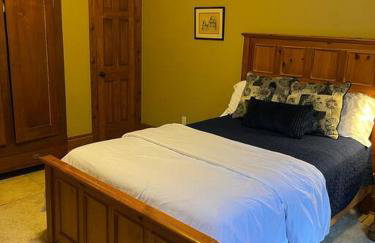 Oxford Chalet Getaway with Lake/Beach Access - Foto 21