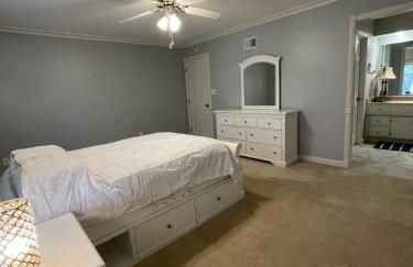 World Cup Ready - Spacious 5-Bedroom Home with Pool, Hot Tub, and Outdoor TV - Foto 30