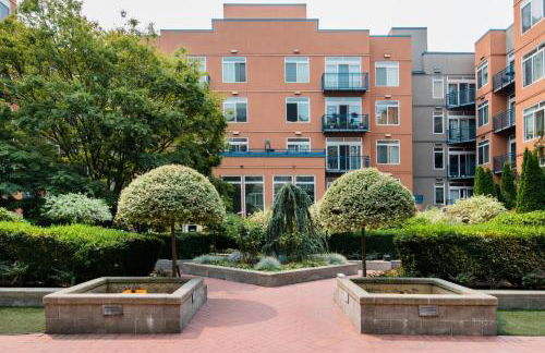 City Water View Oasis with Pool & Gym near Cruise in Heart of Seattle - Foto 44