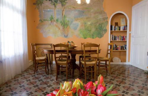 Old wine storehouse with terrace and garden - Foto 8