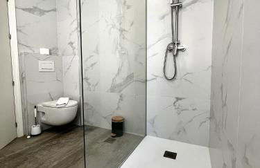 Premium Penthouse Seasonal Rental - Photo 24