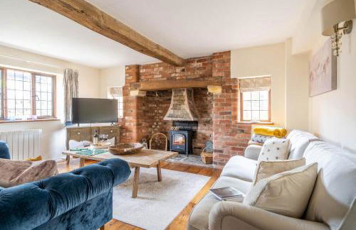 Cotswold Thatched Cottage - Photo 21