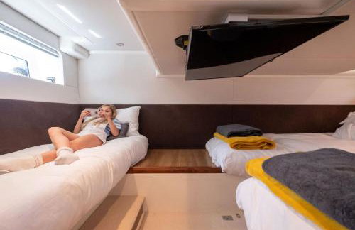 2BR Heated Yacht, Lymington Centre, Beautiful View - Photo 10