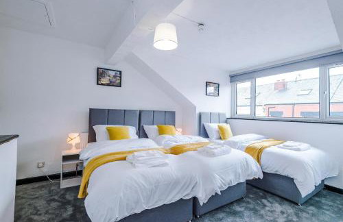 Spacious 5 bedroom house near Leeds City Centre sleeps 12 suits contractors with free parking - Foto 77