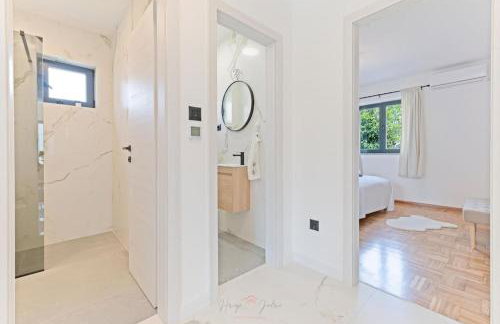 Strelitzia apartment Split with jacuzzi - Photo 13