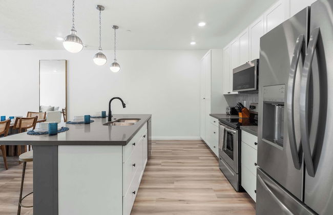 Brand New! Desert Cliff Sleeps 20 Guests! - Foto 13