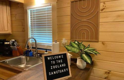 Serene 1BR Cabin near NC Z00 with Loft & Waterview - Foto 11