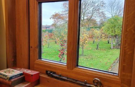 Plank Bridge Shepherds Hut in Orchard - Peaceful Escape for Two - Foto 14