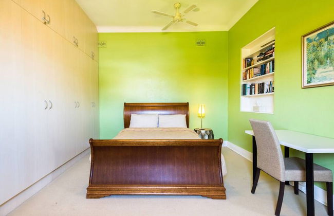 Beautiful 2 Story Manor Close to Beach and all - Foto 42