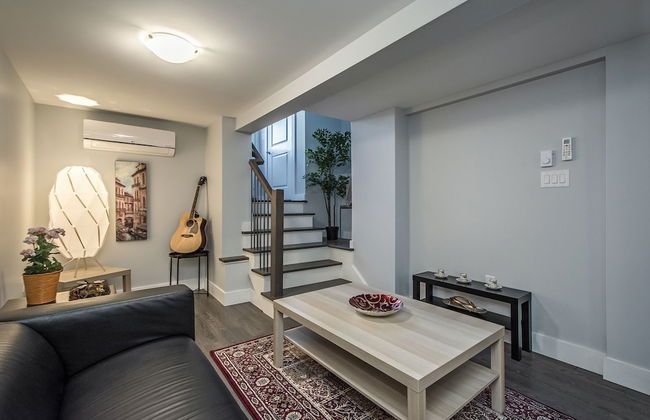 Spacious DAL & Downtown Apartments - Photo 1