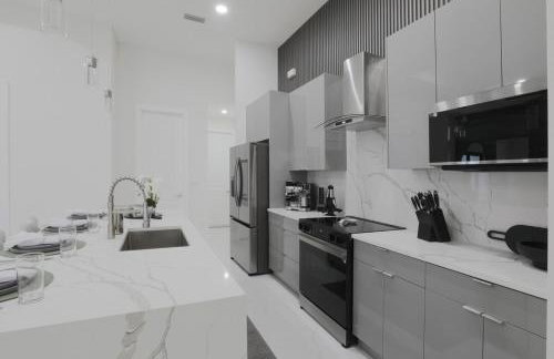 KING BED - FREE Pool Heat - 85 in TV - 4BR Villa - Foto 21