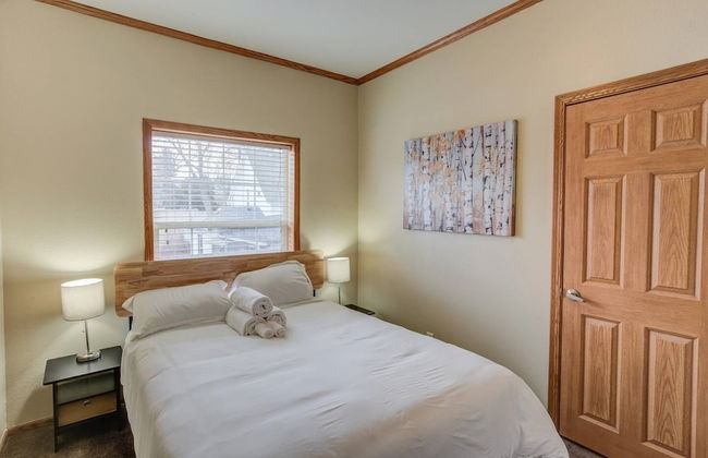 Pet-friendly 4 BR Family Stay Near Downtown - Foto 2