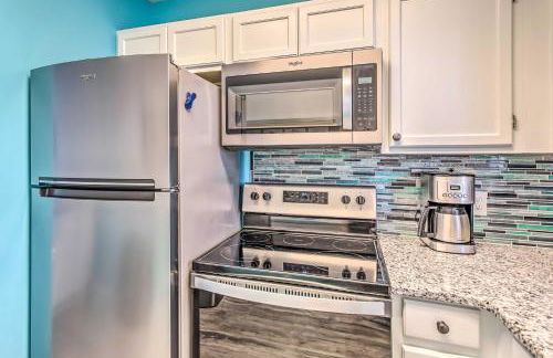 Walk to Ocean Surfside Beach Condo with Pool Access - Foto 11