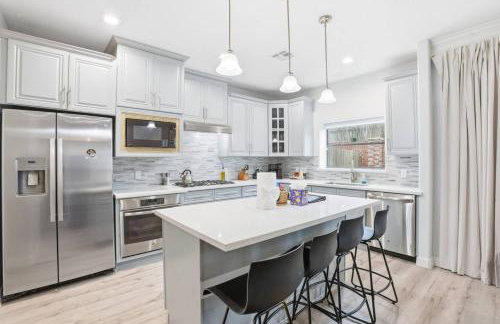 O18B Spacious 3BR Home Sleeps 10 With 2 Living Areas - Foto 15